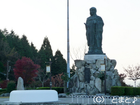 峰道駐車場 伝教大師像