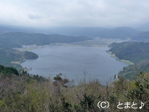 賤ヶ岳古戦場から余呉湖を望む