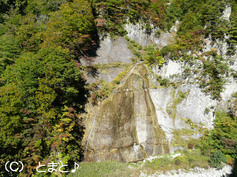 赤石（あかち）の谷・三味線の滝