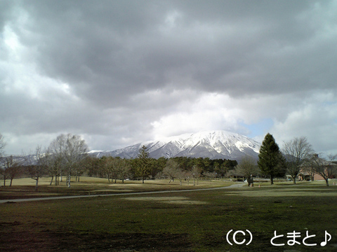 小岩井農場から岩手山を望む