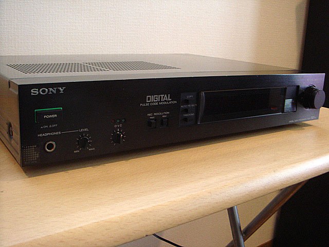 PCM-501ES (Sony) 1984 | 古いハードに囲まれて since2011