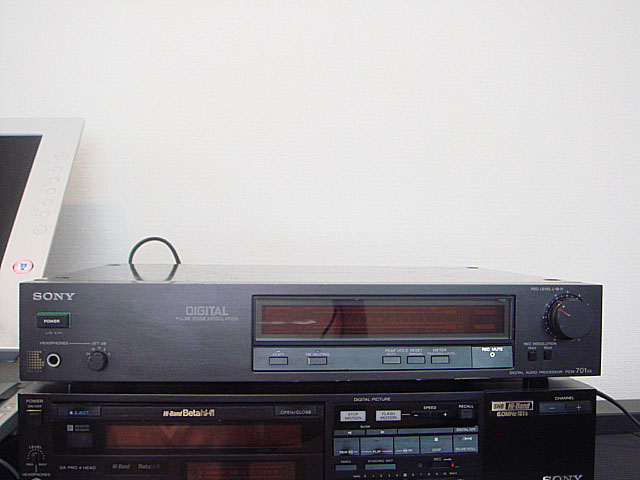 PCM-701ES (Sony) 1983年 | 古いハードに囲まれて since2011