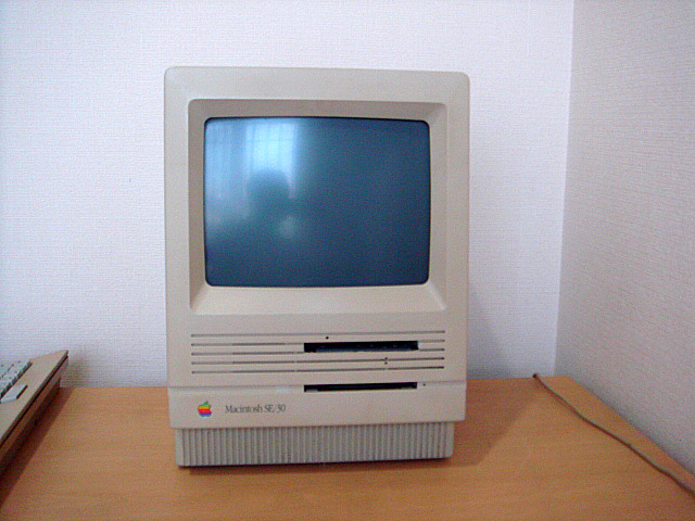 Macintosh SE/30 1989年 | 古いハードに囲まれて since2011