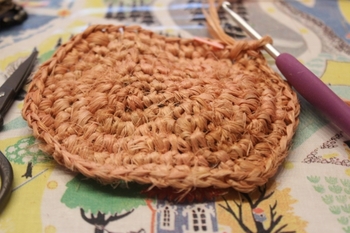 シナノキの繊維で作るマルシェバッグ