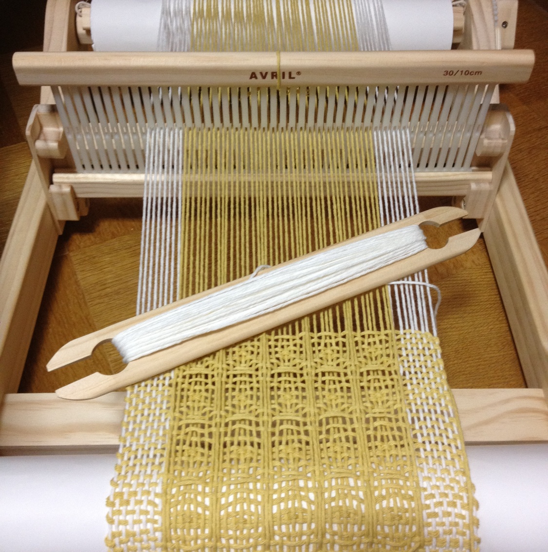 アヴリル卓上織り機と毛糸のセット