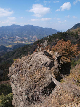 津波戸山の岩尾根