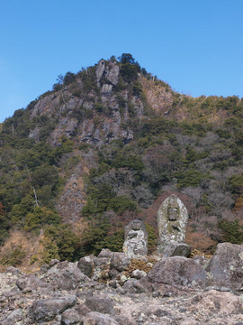 津波戸山の岩尾根