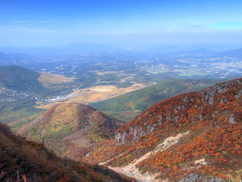 三俣山本峰より長者原方面