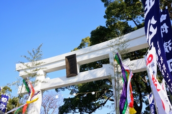 加藤神社の白い鳥居