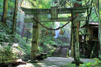 白糸の滝　鳥居