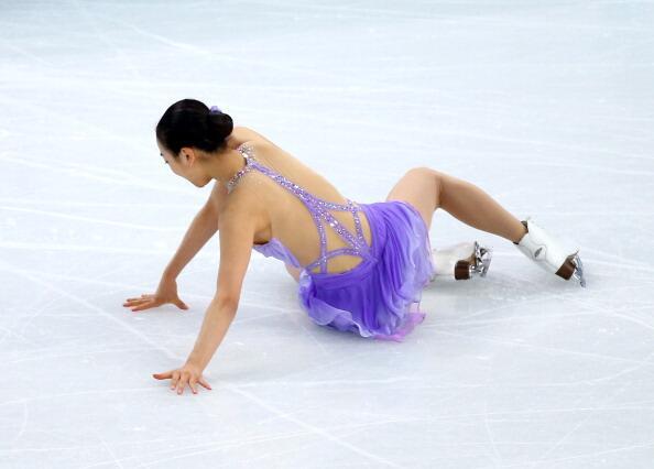 浅田真央、転倒の瞬間。ソチ五輪　女子フィギュアスケート　ショート。.jpg