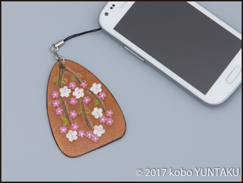 しだれ桜の携帯アクセサリー（茶色）