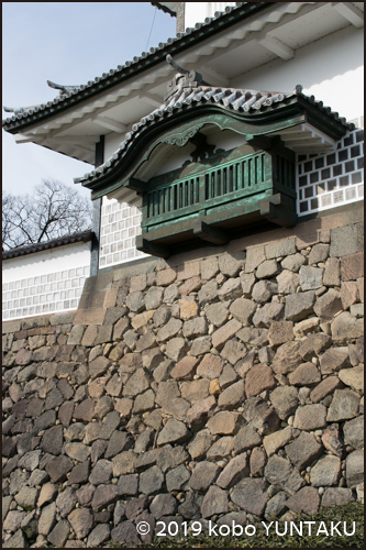 金沢城/石川門/石垣：粗加工石積み