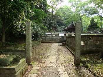 2009年6月松平大和守家廟所入口.jpg
