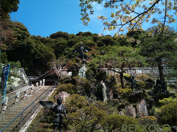 建長寺半僧坊の天狗像群