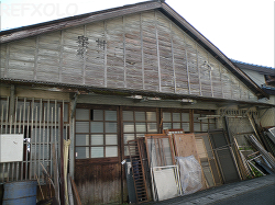 朽ちた建物