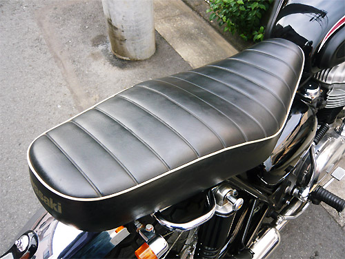 w650純正シート 憤慨した