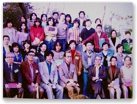 １９８０年１２月八王子大学セミナーハウス前列左から一人置いて今村仁司、海老坂武、竹内芳郎、平井啓之、白井健三郎、木田元の各氏