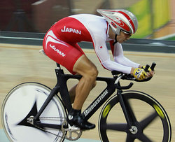 自転車男子1000メートルタイムトライアル（脳性まひ）、疾走する石井選手