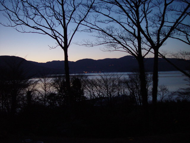 芦ノ湖の夜明け