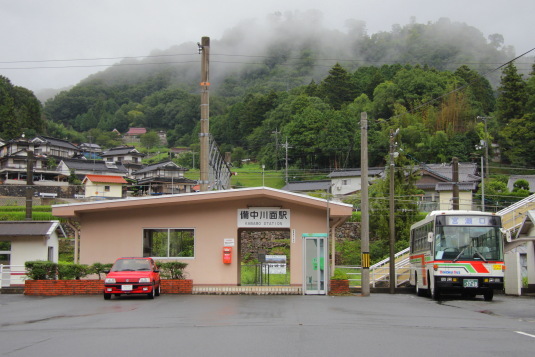 駅前で休憩