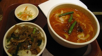 成田空港　刀削麺 マーラー麺.jpg