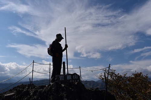 22-37岩櫃山頂.jpg