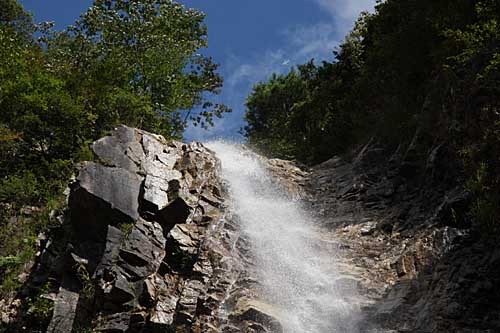 庵座の滝