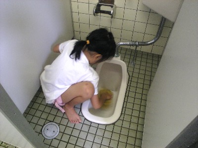 女子小学生厕所 
