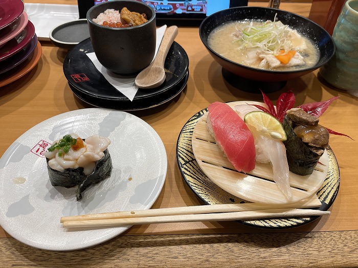 マルコメ君の食べ歩き。