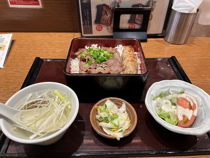 マルコメ君の食べ歩き。