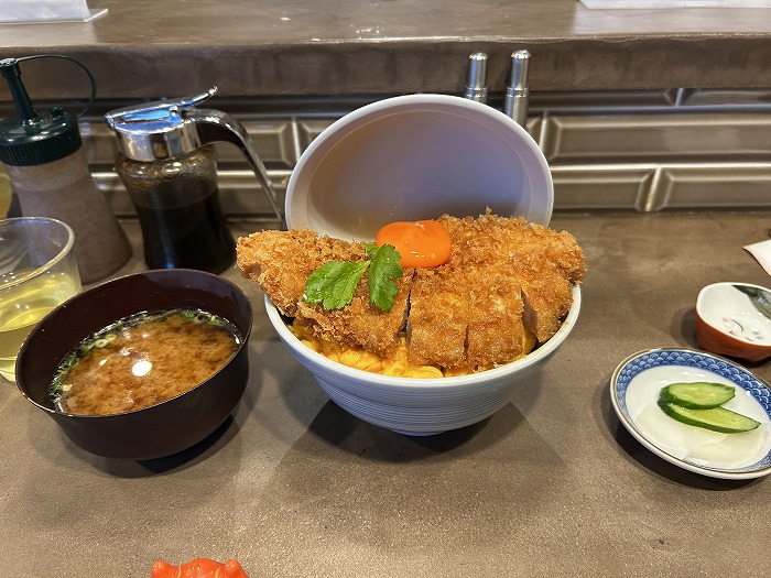 マルコメ君の食べ歩き。