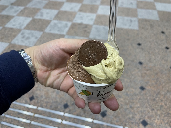 マルコメ君の食べ歩き。