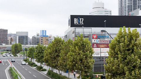 陸橋から見た横浜BLITZ