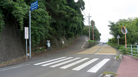 長井崎中学校への坂道