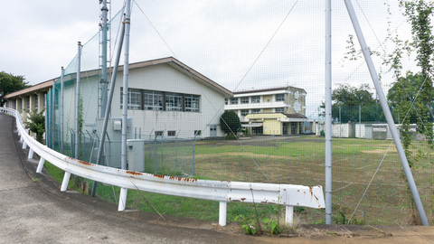 長井崎中学校体育館裏