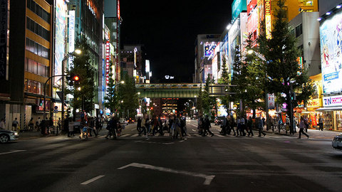 夜の秋葉原中央通り