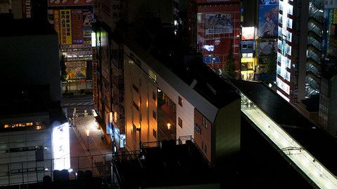 深夜の秋葉原駅