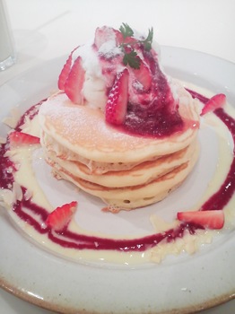 j.s. pancake cafe_Strawberry pancake