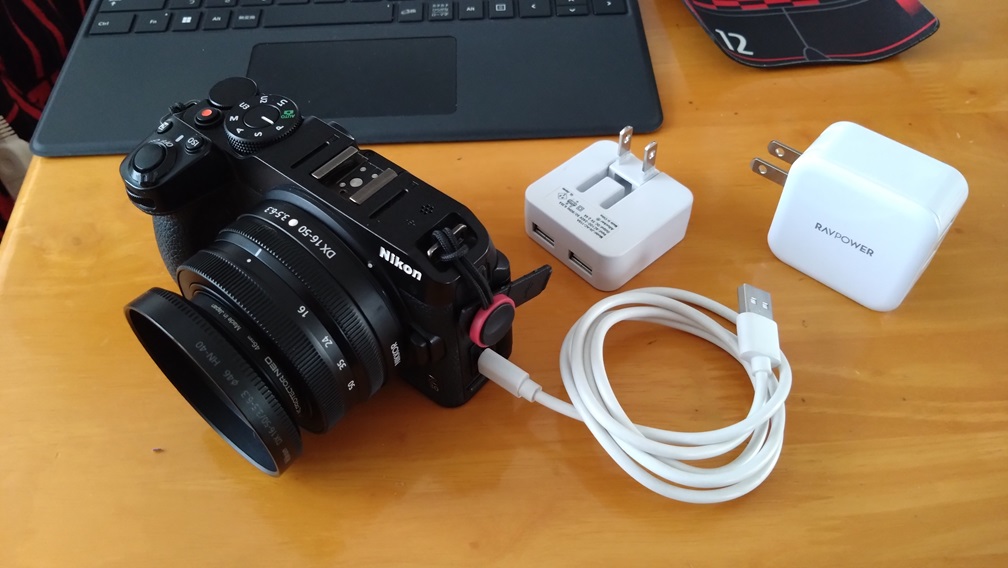 Nikon Z30 バッテリー 社外充電器 ウインドマフ Z30のバッテリーと充電器について！付属品はUSBケーブルのみ