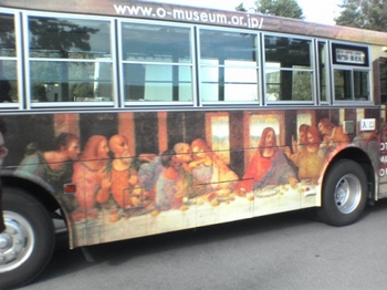 o-museum_bus