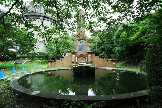 駒沢給水塔の水道敷設記念碑