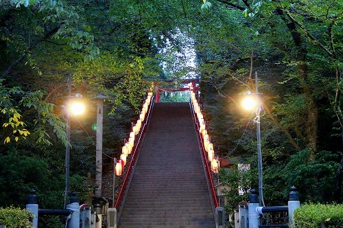 八幡宮に祭りの季節がやってきた