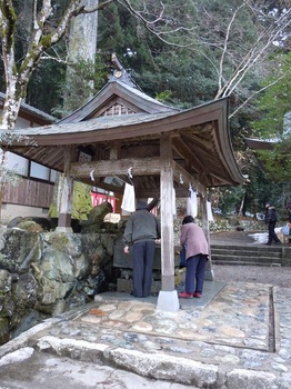 大津神社　手水舎.JPG