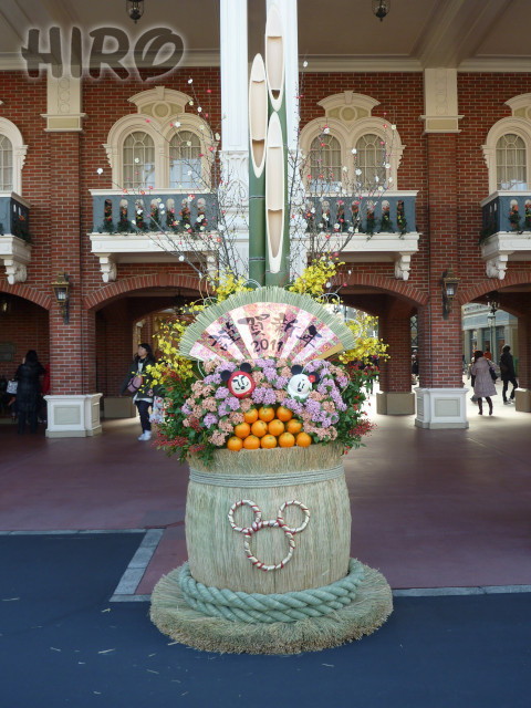 東京ディズニーランドの門松_20101231_03.jpg