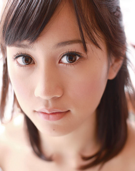 前田敦子2011年カレンダー顔アップ画像