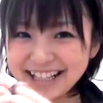 篠田麻里子の整形前八重歯画像