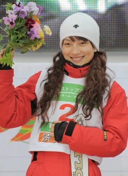 李ニナ