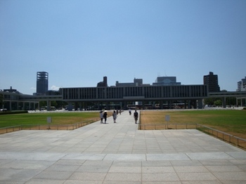 広島平和記念資料館1.jpg