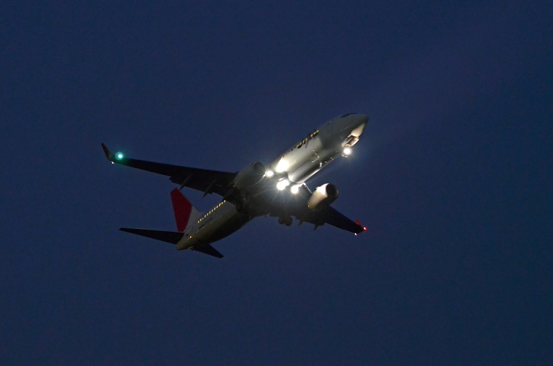 B737